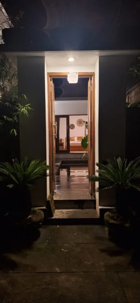 Maya Gorgeous Manor 3 - Main Entrance